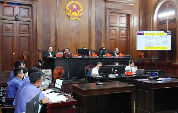  Quang cảnh phiên tòa trực tuyến VN 10.