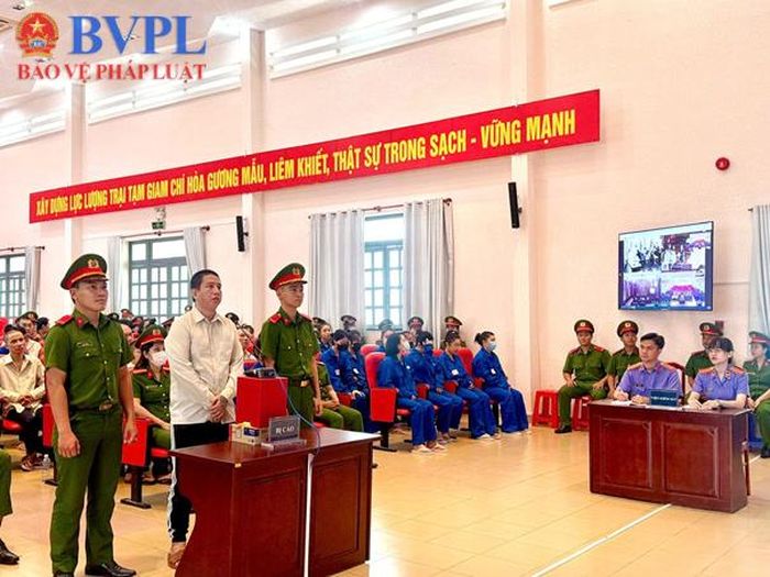  Kiểm sát viên tại đầu cầu phiên xét xử VN 10.