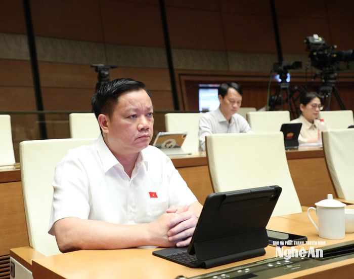 Đồng chí Nguyễn Khắc Thận - Ủy viên Trung ương Đảng, Bí thư Tỉnh ủy, Trưởng Đoàn ĐBQH tỉnh dự kỳ họp. Ảnh: Viết Chung