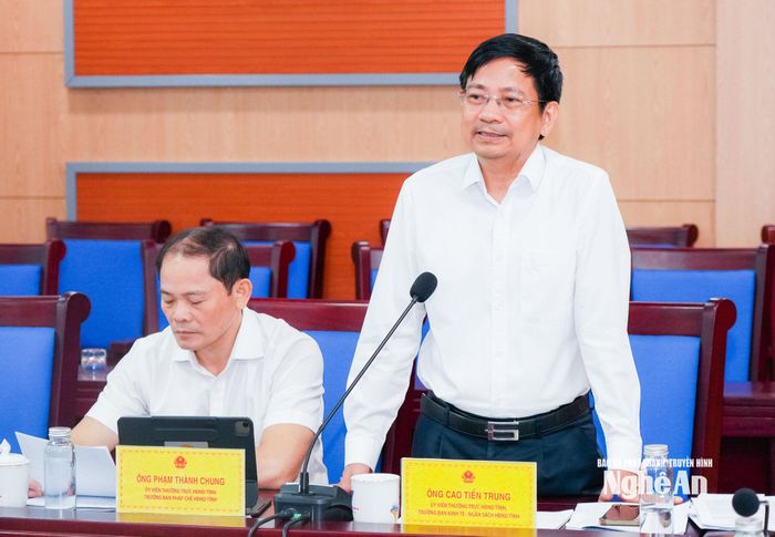Trưởng Ban Kinh tế - Ngân sách HĐND tỉnh Cao Tiến Trung phát biểu tại cuộc làm việc. Ảnh: TL