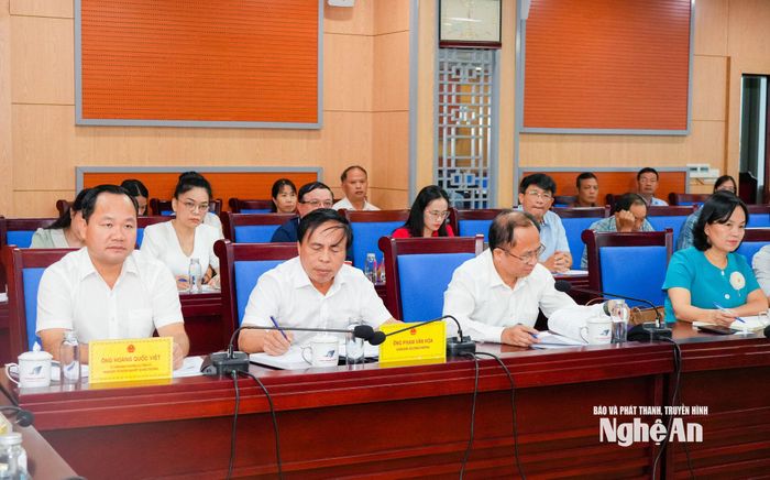 Đại diện lãnh đạo các sở, ngành tham dự cuộc làm việc. Ảnh: TL