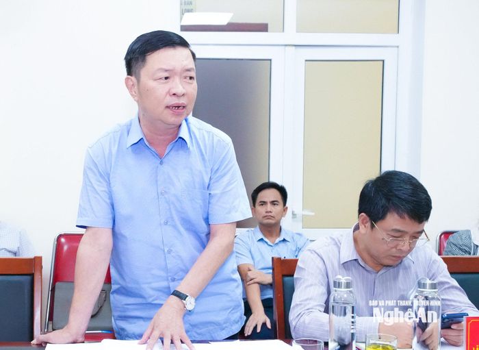 Phó Giám đốc Sở Tài chính Hồ Việt Dũng làm rõ các vấn đề liên quan đến nguồn vốn đầu tư. Ảnh: Mai Hoa