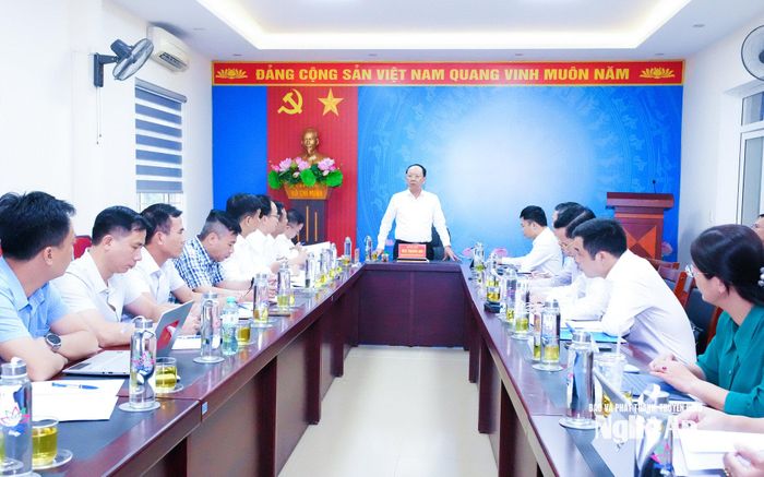 Đồng chí Bùi Thanh An - Ủy viên Ban Thường vụ Tỉnh ủy, Phó Chủ tịch Thường trực UBND tỉnh chủ trì cuộc làm việc. Ảnh: Mai Hoa
