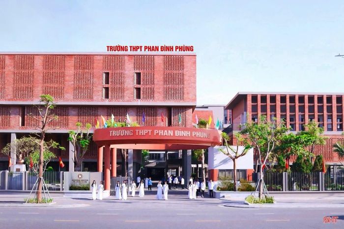 Theo khung kế hoạch năm học 2026-2027, học sinh Hà Tĩnh sẽ tựu trường ngày 28/8; riêng lớp 1, 9 và 12 tựu trường từ ngày 24/8, khai giảng ngày 5/9. Ảnh Đình Nhất.