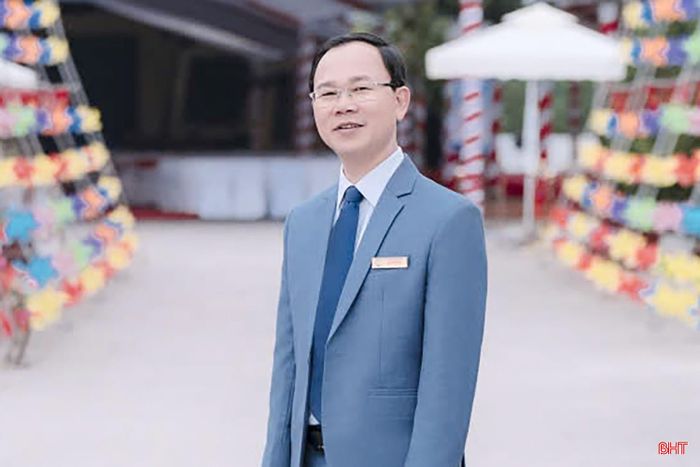 Phó Hiệu trưởng Trường THPT Đức Thọ Hồ Văn Việt.