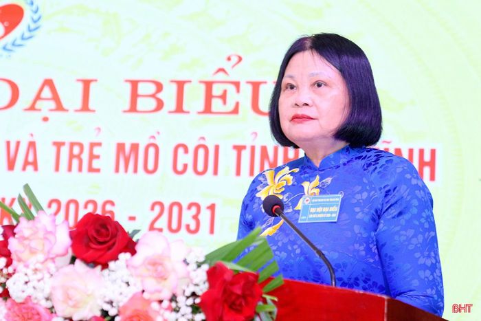 Phó Chủ tịch Thường trực Hội Bảo trợ Người khuyết tật Việt Nam Trần Thị Dung phát biểu tại đại hội.