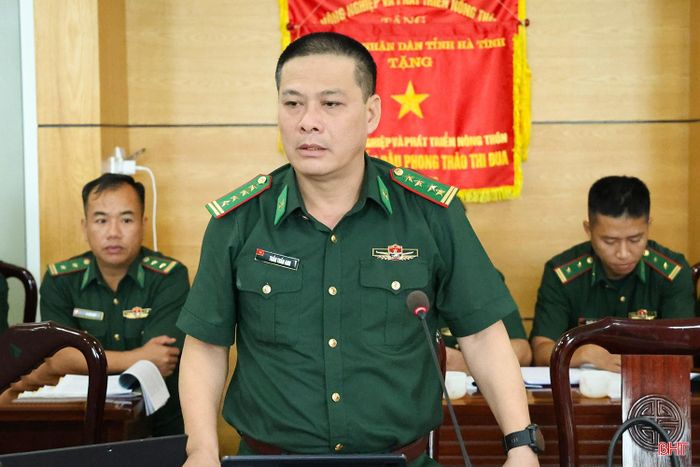 Đại tá Trần Tuấn Anh - Phó tham mưu trưởng Bộ Tư lệnh Bộ đội Biên phòng phát biểu tại buổi làm việc.