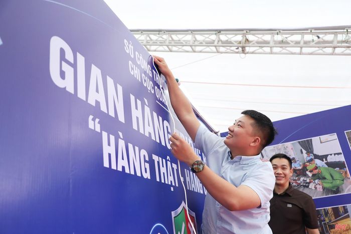 Để sự kiện diễn ra an toàn, thông suốt, trước đó Sở Công Thương Hà Tĩnh đã đề nghị các cơ quan, đơn vị liên quan phối hợp triển khai phương án bảo đảm an ninh trật tự, phòng chống cháy nổ, phân luồng giao thông; đồng thời khảo sát, đấu nối nguồn điện, bảo đảm cung cấp điện an toàn, liên tục trong suốt thời gian hội chợ.