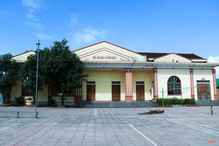  Trụ sở cũ của nhà văn hoá xã Đức Nhân (cũ) được chọn làm nhà văn hoá mới của thôn Yên Thọ (xã Đức Quang). 
