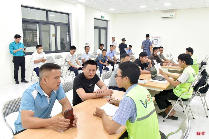 Công ty CP Đầu tư và Xây dựng SGC phỏng vấn lao động tại Trung tâm Dịch vụ việc làm Hà Tĩnh.