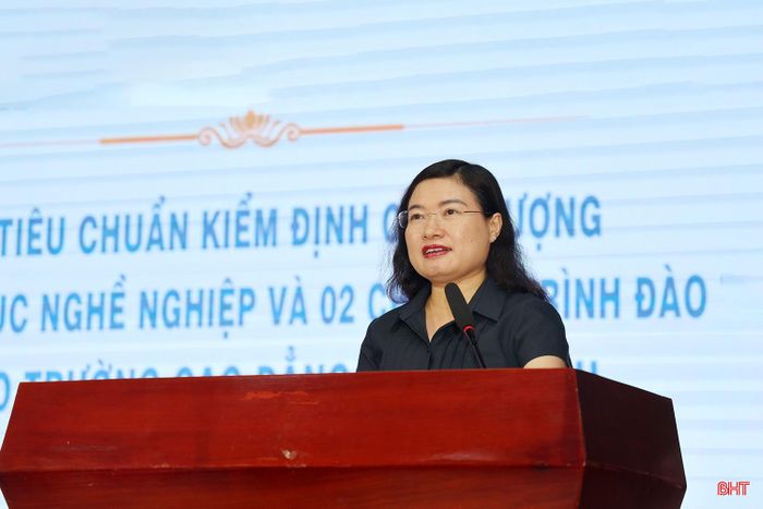 Phó Chủ tịch UBND tỉnh Nguyễn Thị Nguyệt phát biểu tại buổi lễ.