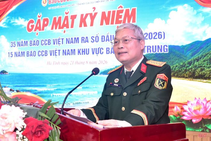  Đại tá Đỗ Phú Thọ - Tổng Biên tập Báo Cựu chiến binh Việt Nam phát biểu tại buổi gặp mặt. 