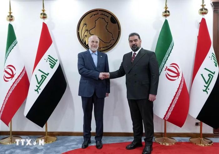 Ngày 19/8/2026, Chủ tịch Quốc hội Iran Mohammad Baqer Ghalibaf đã có chuyến công du Iraq nhằm tăng cường hợp tác chiến lược song phương và đối thoại về các vấn đề khu vực. Trong ảnh: Chủ tịch Quốc hội Iran Mohammad Baqer Ghalibaf (trái) trong cuộc gặp Chủ tịch Quốc hội Iraq Haibet al-Halbousi tại Baghdad. (Ảnh: THX/TTXVN phát)
