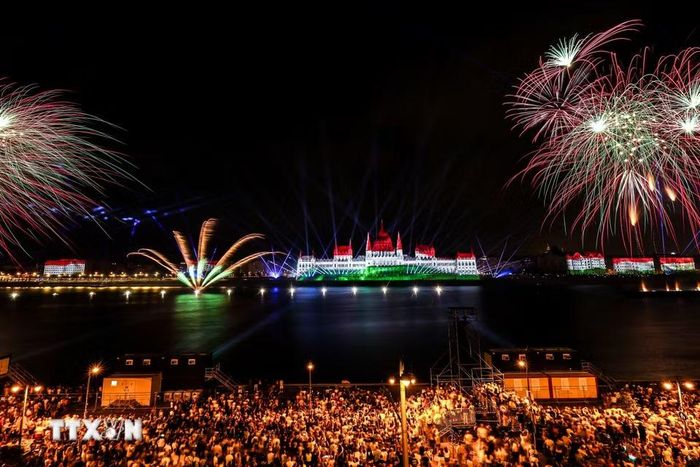 Màn trình diễn mừng Quốc khánh tại Budapest, Hungary, ngày 20/8/2026. (Ảnh: THX/TTXVN phát)