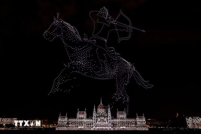Màn trình diễn mừng Quốc khánh tại Budapest, Hungary, ngày 20/8/2026. (Ảnh: THX/TTXVN phát)