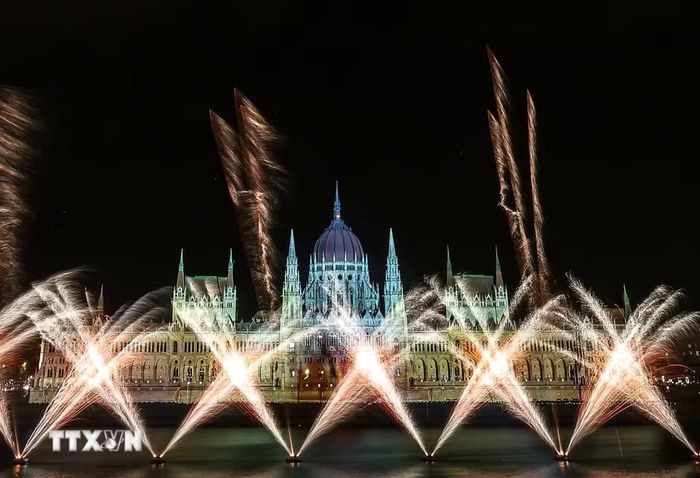 Màn trình diễn mừng Quốc khánh tại Budapest, Hungary, ngày 20/8/2026. (Ảnh: THX/TTXVN phát)