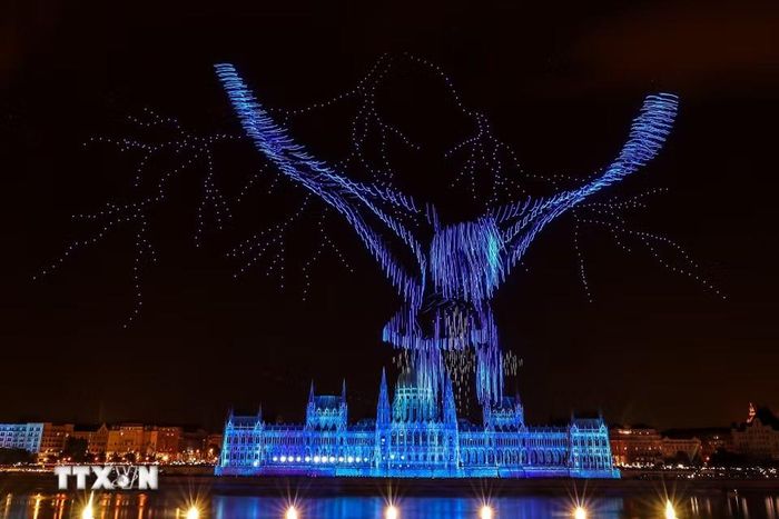 Màn trình diễn mừng Quốc khánh tại Budapest, Hungary, ngày 20/8/2026. (Ảnh: THX/TTXVN phát)