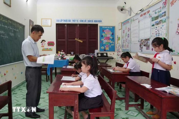 Trường học ở đặc khu Trường Sa được đầu tư khang trang, đáp ứng nhu cầu dạy và học theo định hướng phát triển của Đảng, Nhà nước. (Ảnh: TTXVN phát)
