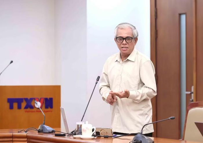 Đại sứ, nguyên Thứ trưởng Bộ Ngoại giao Phạm Quang Vinh chia sẻ tại tọa đàm. (Ảnh: An Đăng/TTXVN)
