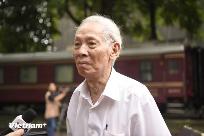 Bác Trần Mạnh Trung, nguyên Phó Giám đốc, Bí thư Đảng ủy Xe lửa Gia Lâm. (Ảnh: Việt Hùng/Vietnam+)