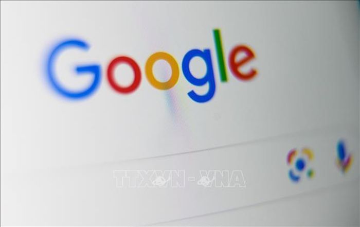 Biểu tượng Google trên màn hình máy tính bảng. Ảnh minh họa: AFP/TTXVN