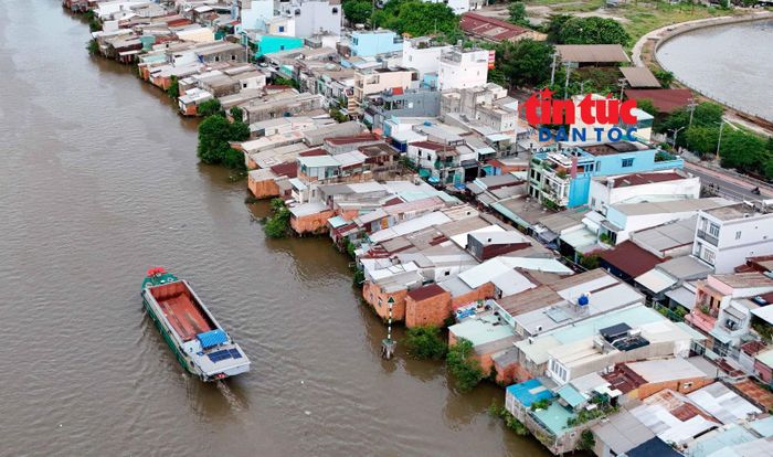 Theo nhiều người dân, việc cải tạo, làm mới lại khu vực bờ Nam kênh Đôi là hết sức cần thiết, giúp môi trường được sạch đẹp hơn, người dân có cuộc sống tốt hơn.