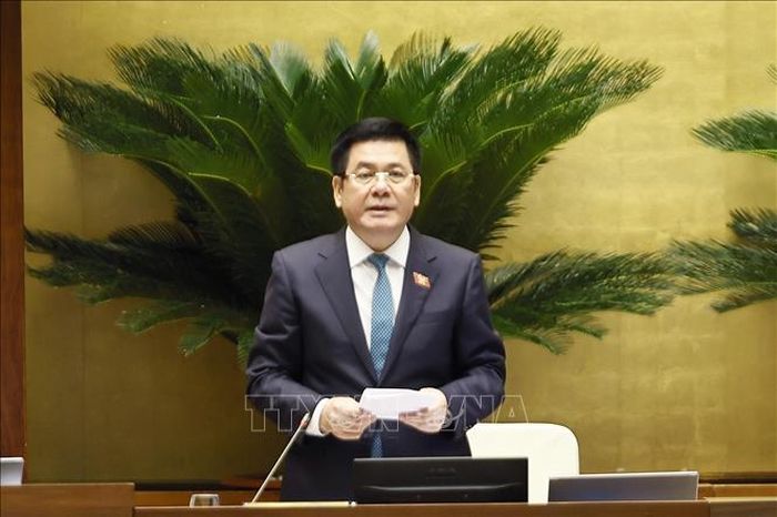 Phó Chủ tịch Quốc hội Nguyễn Hồng Diên điều hành phiên họp.