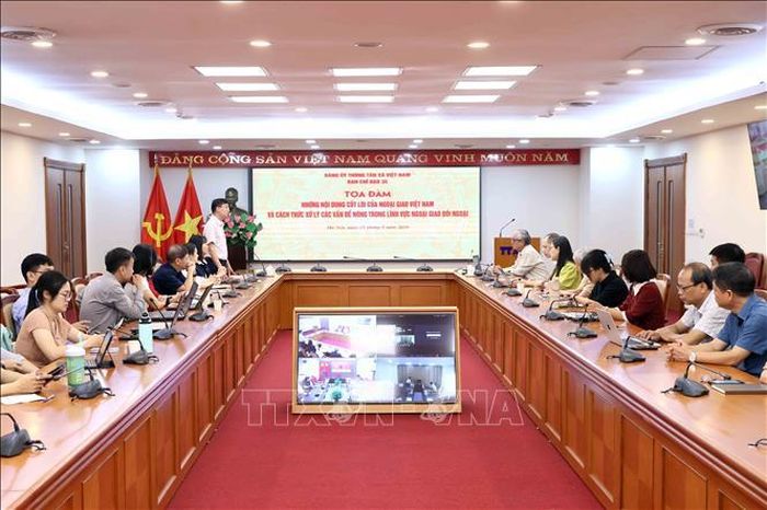 Tọa đàm "Những nội dung cốt lõi của ngoại giao Việt Nam và cách thức xử lý các vấn đề nóng trong lĩnh vực ngoại giao, đối ngoại". Ảnh: An Đăng/TTXVN