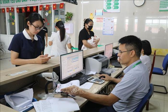 Thanh toán viện phí không dùng tiền mặt được triển khai tại các bệnh viện tỉnh Ninh Bình.