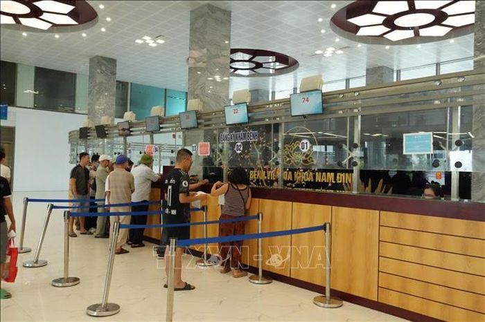 Khu vực đón tiếp và thanh toán viện phí tại Bệnh viện Đa khoa Nam Định luôn thông thoáng nhờ ứng dụng công nghệ số và phân luồng tự động.