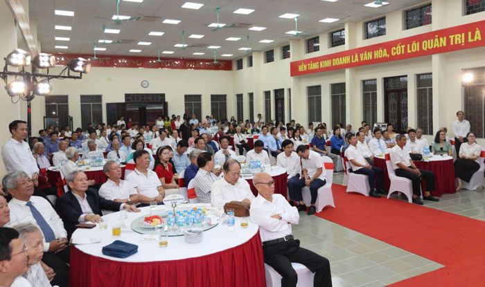 Các thế hệ người làm đường sắt gặp mặt.