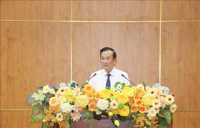 Ông Nguyễn Thiện Nhơn, Trưởng ban Tổ chức Thành ủy Cần Thơ, công bố các quyết định.