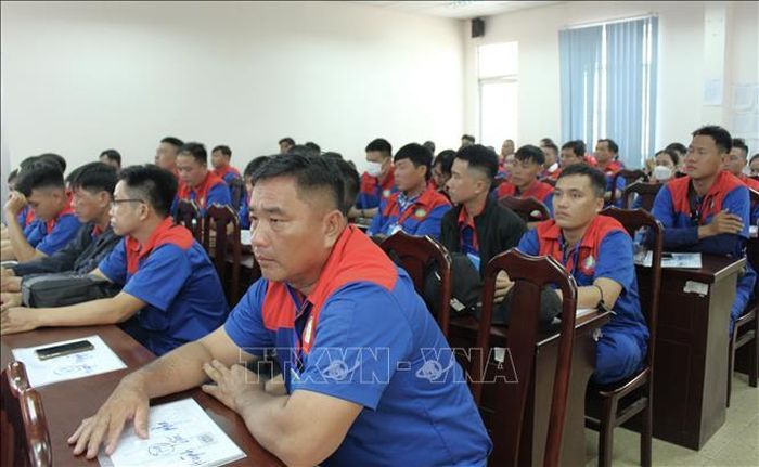 Hoạt động đào tạo giúp người lao động nâng cao kỹ năng, tay nghề.