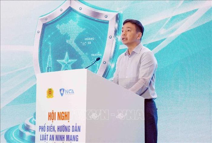 Trung tướng Lê Xuân Minh, Cục trưởng Cục An ninh mạng và phòng, chống tội phạm sử dụng công nghệ cao, Bộ Công an phát biểu khai mạc hội nghị. Ảnh: Phạm Kiên/TTXVN