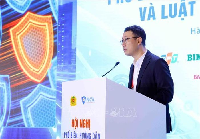 Thượng tá Triệu Mạnh Tùng, Phó Cục trưởng Cục An ninh mạng và phòng, chống tội phạm sử dụng công nghệ cao, Bộ Công an phát biểu. Ảnh: Phạm Kiên/TTXVN