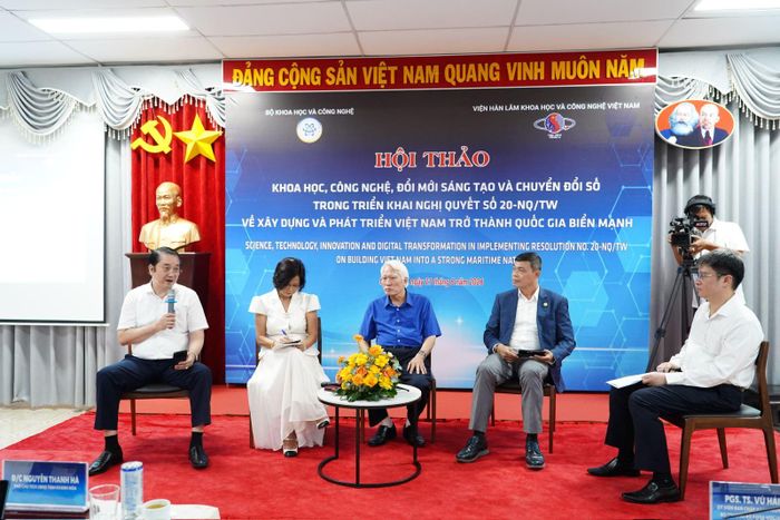 Phần trao đổi tọa đàm.