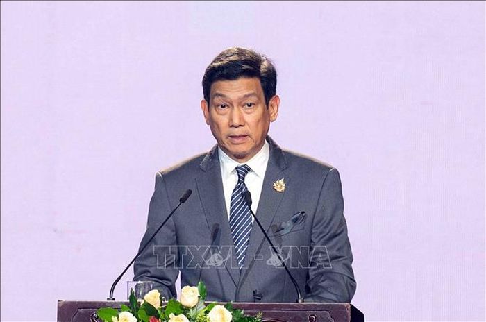 Ông Parnpree Bahiddha-Nukara, Chủ tịch Hội đồng Cố vấn cho Phó Thủ tướng kiêm Bộ trưởng Ngoại giao, nguyên Phó Thủ tướng kiêm Bộ trưởng Ngoại giao Vương quốc Thái Lan phát biểu tại Lễ kỷ niệm.