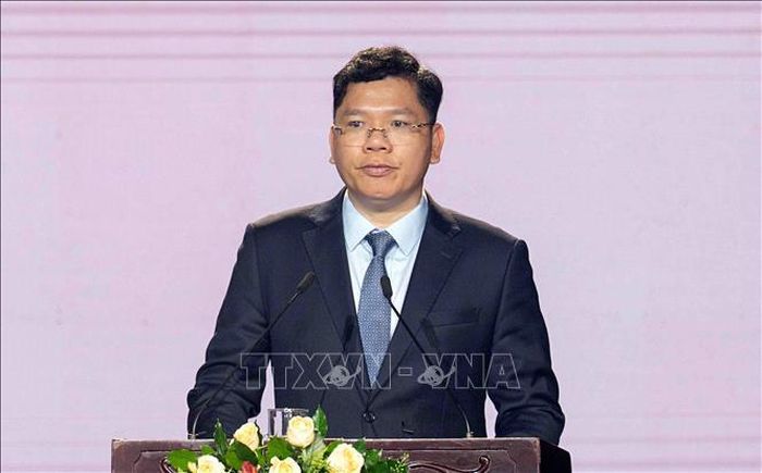 Ông Hoàng Nguyên Dinh, Phó Chủ tịch UBND Thành phố Hồ Chí Minh, phát biểu tại Lễ kỷ niệm.