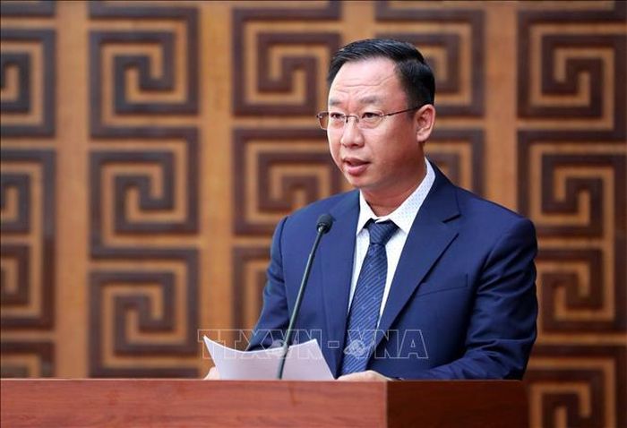 Đồng chí Khăm Thong Thăm Mạ Vông, Phó Chủ tịch Ủy ban Chính quyền tỉnh Bo Kẹo (Lào) phát biểu tại buổi lễ.