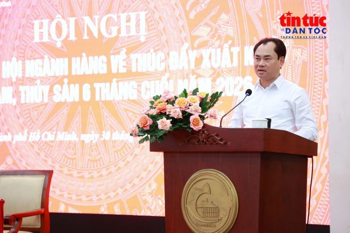 Bộ trưởng Bộ NN&MT Trịnh Việt Hùng phát biểu tại Hội nghị đối thoại với các hiệp hội ngành hàng về giải pháp thúc đẩy sản xuất, tiêu thụ nông, lâm, thủy sản 6 tháng cuối năm 2026.
