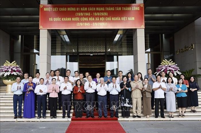 Chủ tịch Quốc hội Trần Thanh Mẫn gặp mặt các đại biểu Quốc hội khóa XVI thuộc khối Mặt trận Tổ quốc Việt Nam ở Trung ương và địa phương. Ảnh: Doãn Tấn - TTXVN