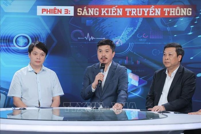 Ông Lê Xuân Thành, Giám đốc Trung tâm Nội dung số và Truyền thông (TTXVN) chia sẻ tại Toạ đàm. Ảnh: Minh Quyết/TTXVN