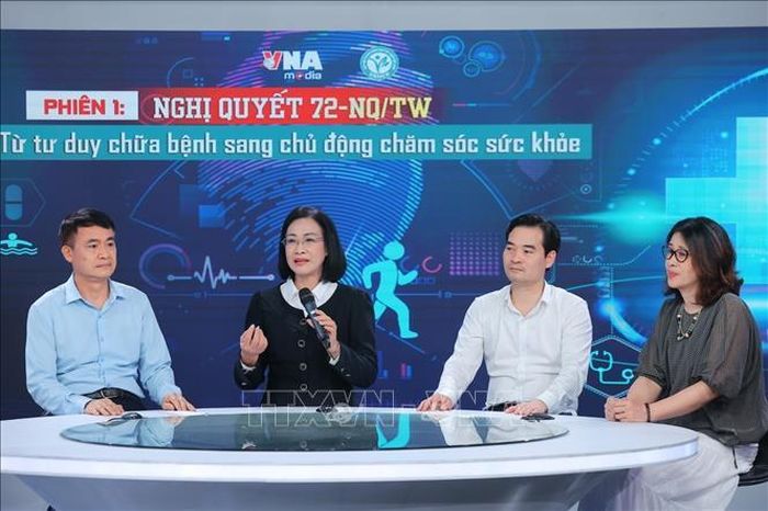 Phiên thứ nhất của tọa đàm với tên gọi “Nghị quyết 72-NQ/TW từ tư duy chữa bệnh sang chủ động chăm sóc sức khỏe”. Ảnh: Minh Quyết/TTXVN