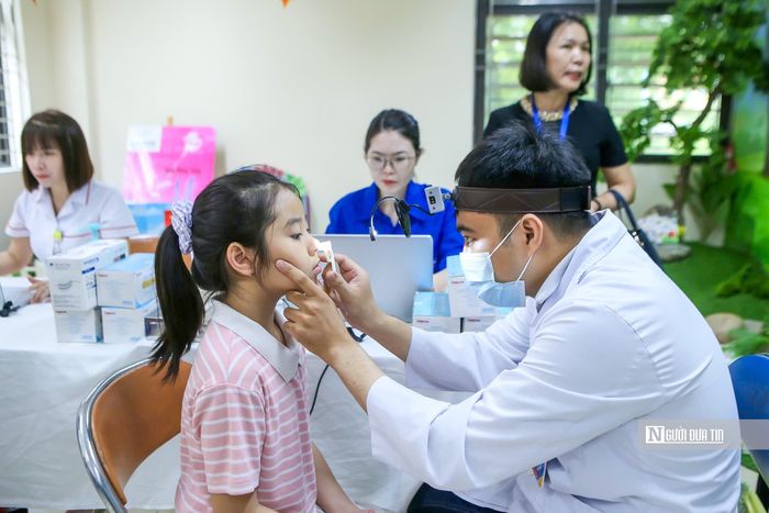 Mới đây, Văn phòng UBND Thành phố Hà Nội đã ban hành thông báo về kết luận của Phó Chủ tịch UBND thành phố Vũ Thu Hà tại cuộc họp kiểm điểm tiến độ tổ chức khám sức khỏe toàn dân năm 2026. Theo đó, thành phố giao Sở Y tế là cơ quan thường trực, đầu mối chịu trách nhiệm trước UBND thành phố về tiến độ triển khai chương trình khám sức khỏe toàn dân.