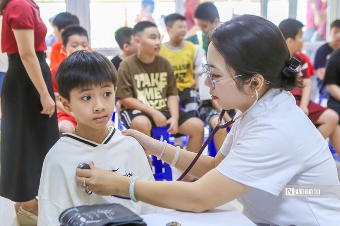 Tại xã Ô Diên, lịch khám sẽ triển khai khám từ ngày 18/8/2026 đến hết ngày 25/08. Chương trình khám sức khỏe miễn phí lần này nhằm giúp phường cùng gia đình, nhà trường nắm được tình trạng sức khỏe của các em, qua đó phát hiện sớm những vấn đề cần quan tâm và có hướng xử lý kịp thời.