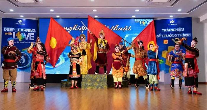 Trích đoạn “Quang Trung lên ngôi” trong vở “Mặt trời đêm thế kỷ”. 