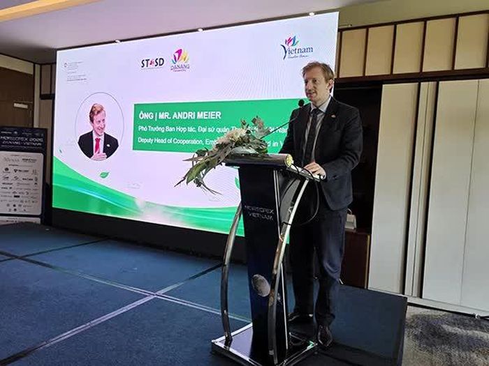 Ông Andri Meier - Phó Trưởng phòng Hợp tác, Đại sứ quán Thụy Sĩ tại Việt Nam phát biểu tại lễ công bố.