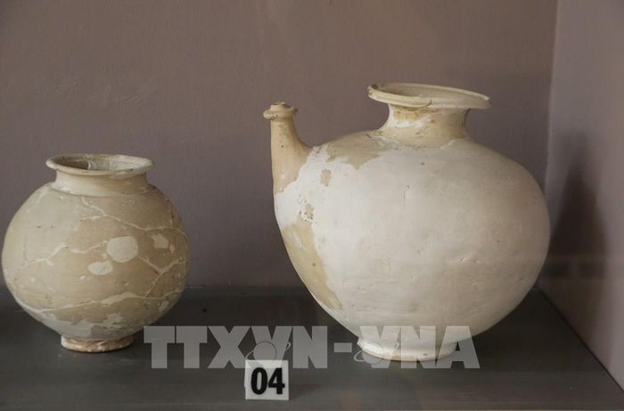 Các hiện vật văn hóa Óc Eo được trưng bày tại Bảo tàng Đồng Tháp. Ảnh: Hồng Thái - TTXVN