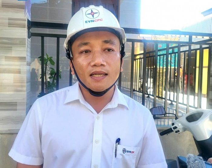 Ông Lê Tấn Phước, Phó Trưởng Điện lực Phú Vang, Công ty Điện lực Huế chia sẻ với phóng viên TTXVN. Ảnh: Văn Giáp/Bnews/TTXVN