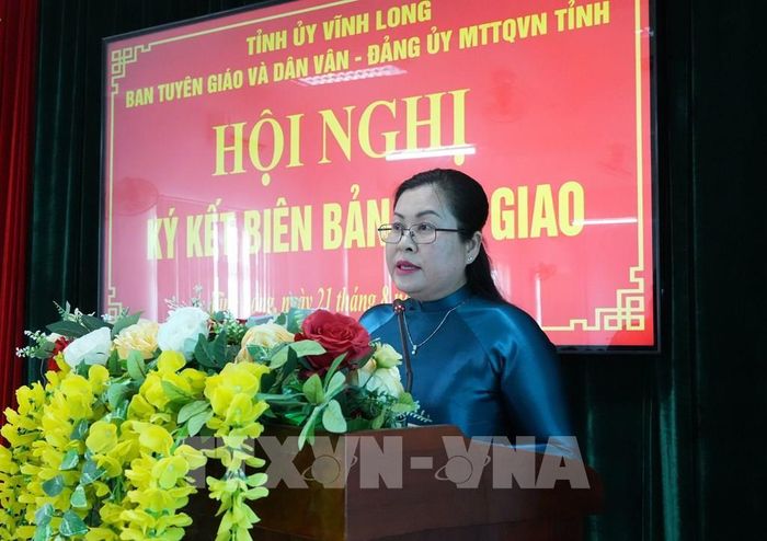 Trưởng ban Tuyên giáo và Dân vận Tỉnh ủy Vĩnh Long Nguyễn Thị Minh Trang phát biểu tại hội nghị. Ảnh: Phạm Minh Tuấn-TTXVN
